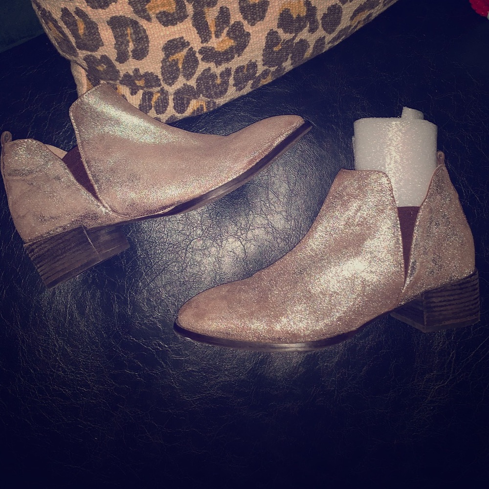 EUC Seychelles Metallic ‘Snare’ Ankle Bootie-10